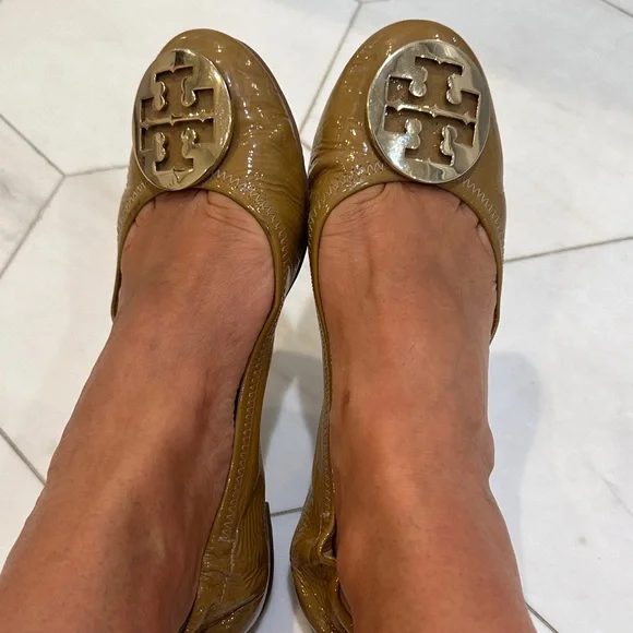 Tory Burch Women's Olive Loafers - Picture 1 of 5